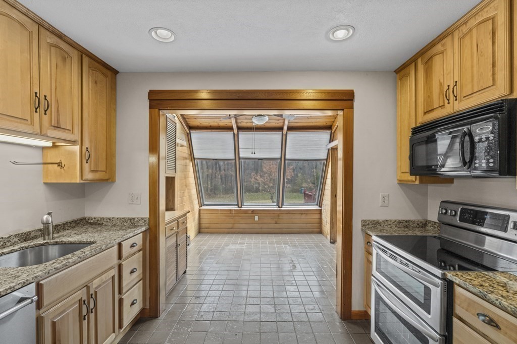 197 Chestnut Street Rehoboth, MA 02769 - Photo 6 of 36