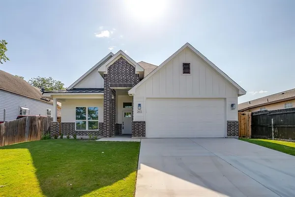 $372,000 | 2613 Chestnut Avenue, Fort Worth, TX 76164