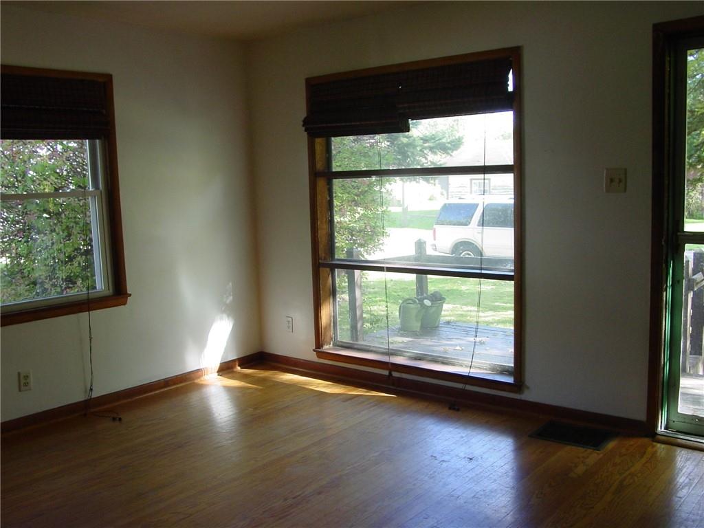 1524 North Kenmore Road Indianapolis, IN 46219 - Photo 3 of 16 Gallery Image 3