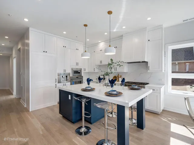 $949,000 | 867 North Marshfield Avenue, Unit 3, Chicago, IL 60622