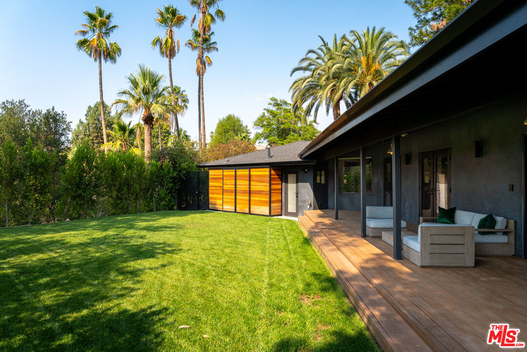 16666 Oldham Street Encino, CA 91436 - Photo 33 of 43