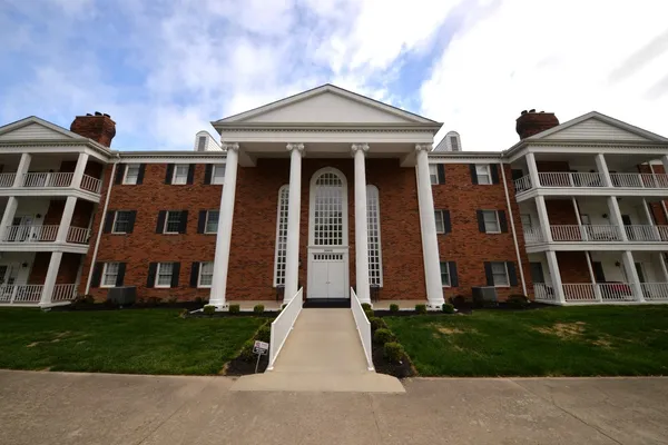 $225,000 | 3500 Victoria Avenue, Unit 304, Mount Vernon, IL 62864