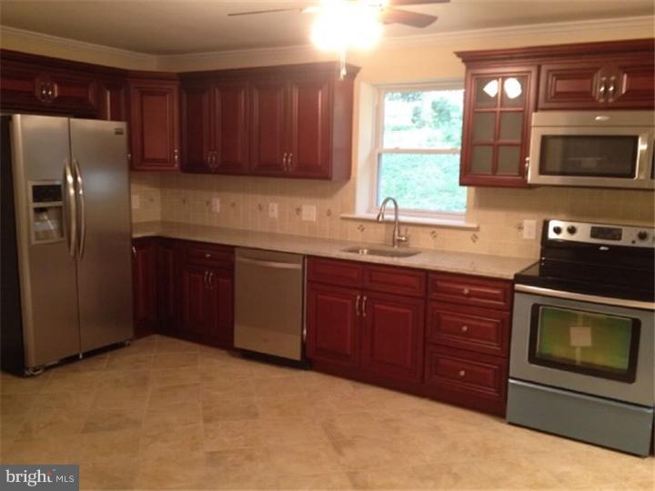 121 Dayleview Road Berwyn, PA 19312 - Photo 3 of 20