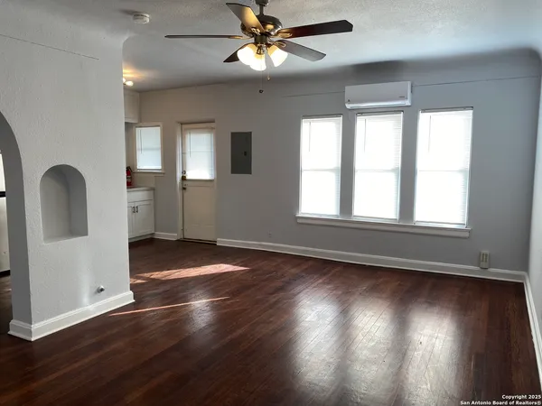 $1,230 | 152 Harrigan Court, Unit 6, Alamo Heights, TX 78209