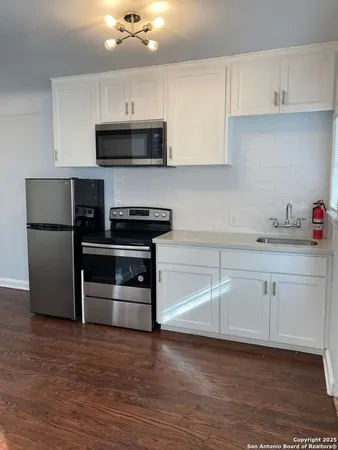 $1,230 | 152 Harrigan Court, Unit 6, Alamo Heights, TX 78209