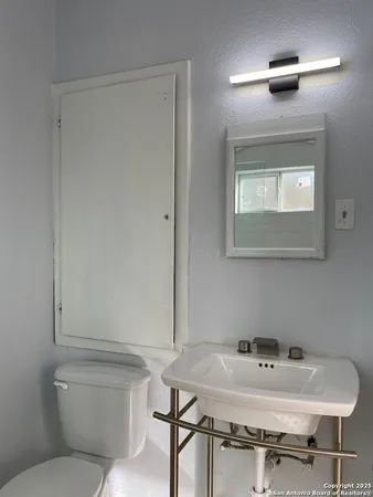 $1,230 | 152 Harrigan Court, Unit 6, Alamo Heights, TX 78209