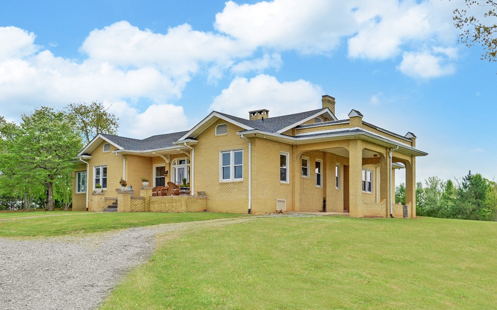2465 Blue Ridge Drive Blue Ridge, GA 30513 - Photo 2 of 60 a front view of a house with a garden