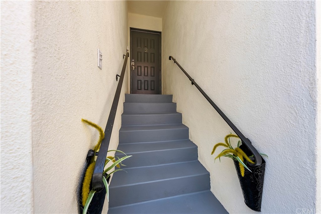 141 Corona Avenue, Unit 2 Long Beach, CA 90803 - Photo 20 of 23 Entry for Unit 2