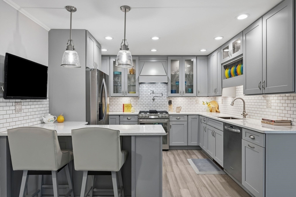 11 Friend Street Beverly, MA 01915 - Photo 9 of 37