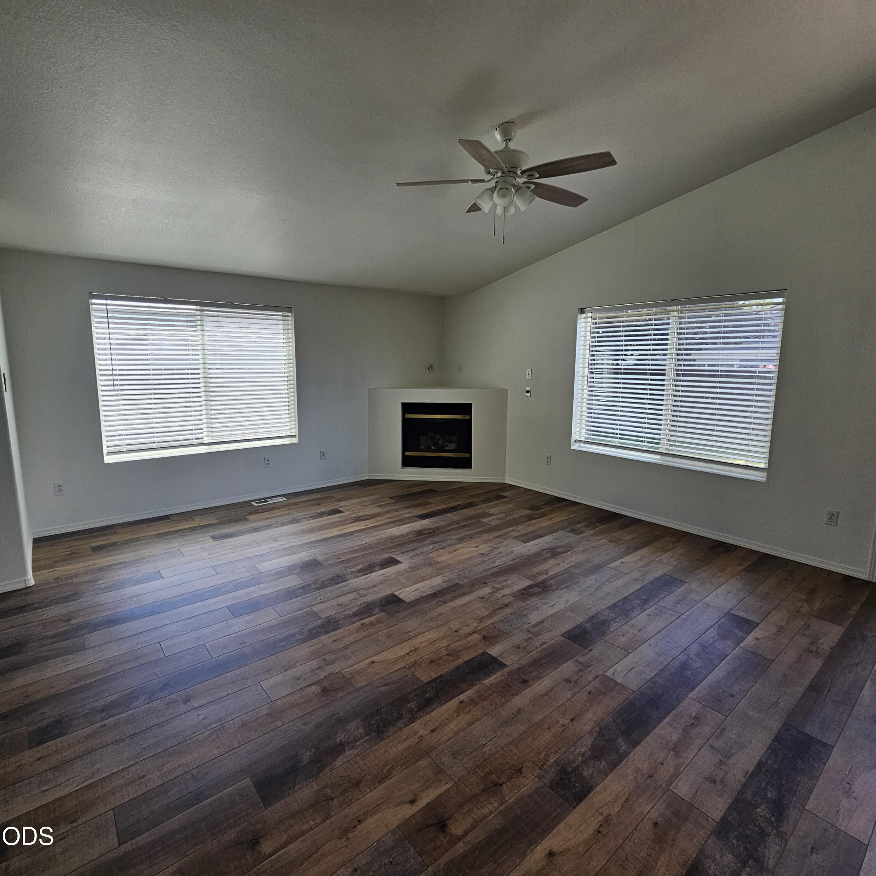 569 Northeast Negus Loop Redmond, OR 97756 - Photo 5 of 32