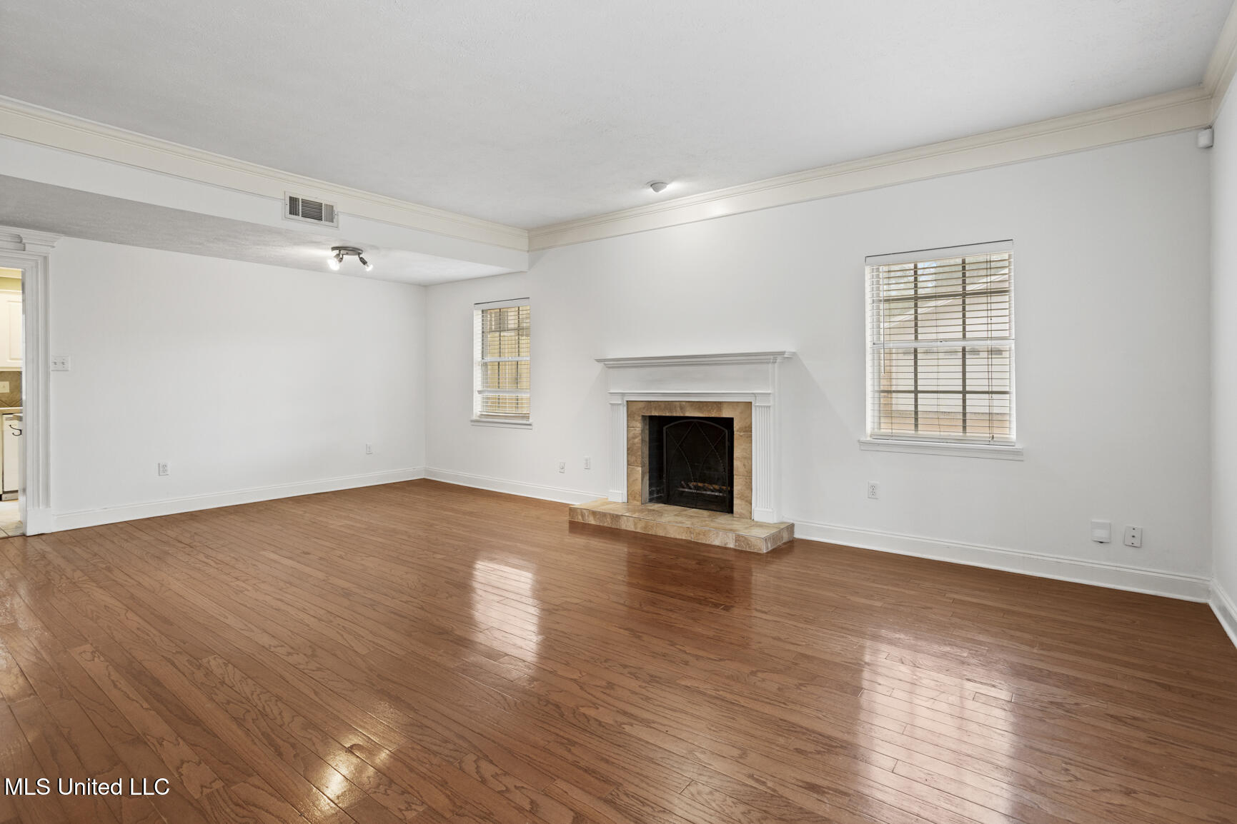 1811 Meadowbrook Road Jackson, MS 39211 - Photo 2 of 10 2