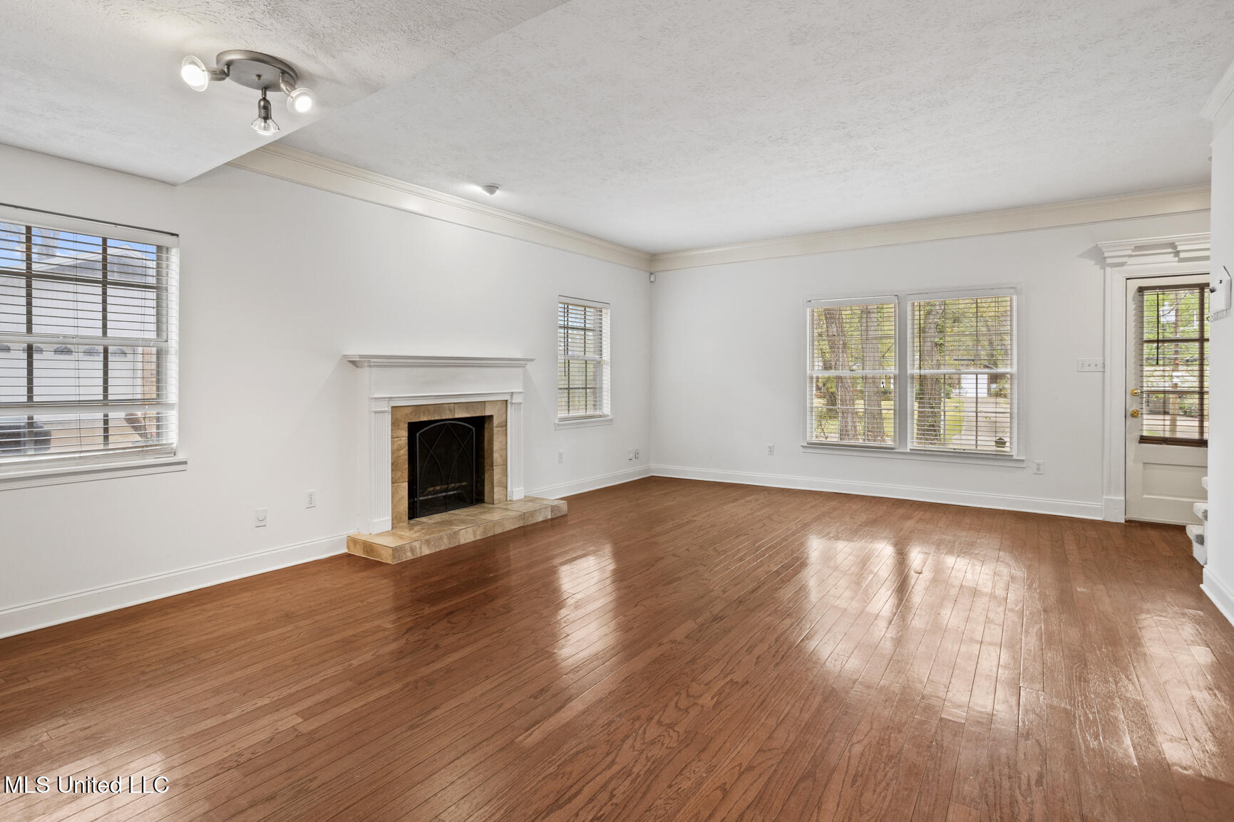 1811 Meadowbrook Road Jackson, MS 39211 - Photo 3 of 10 3