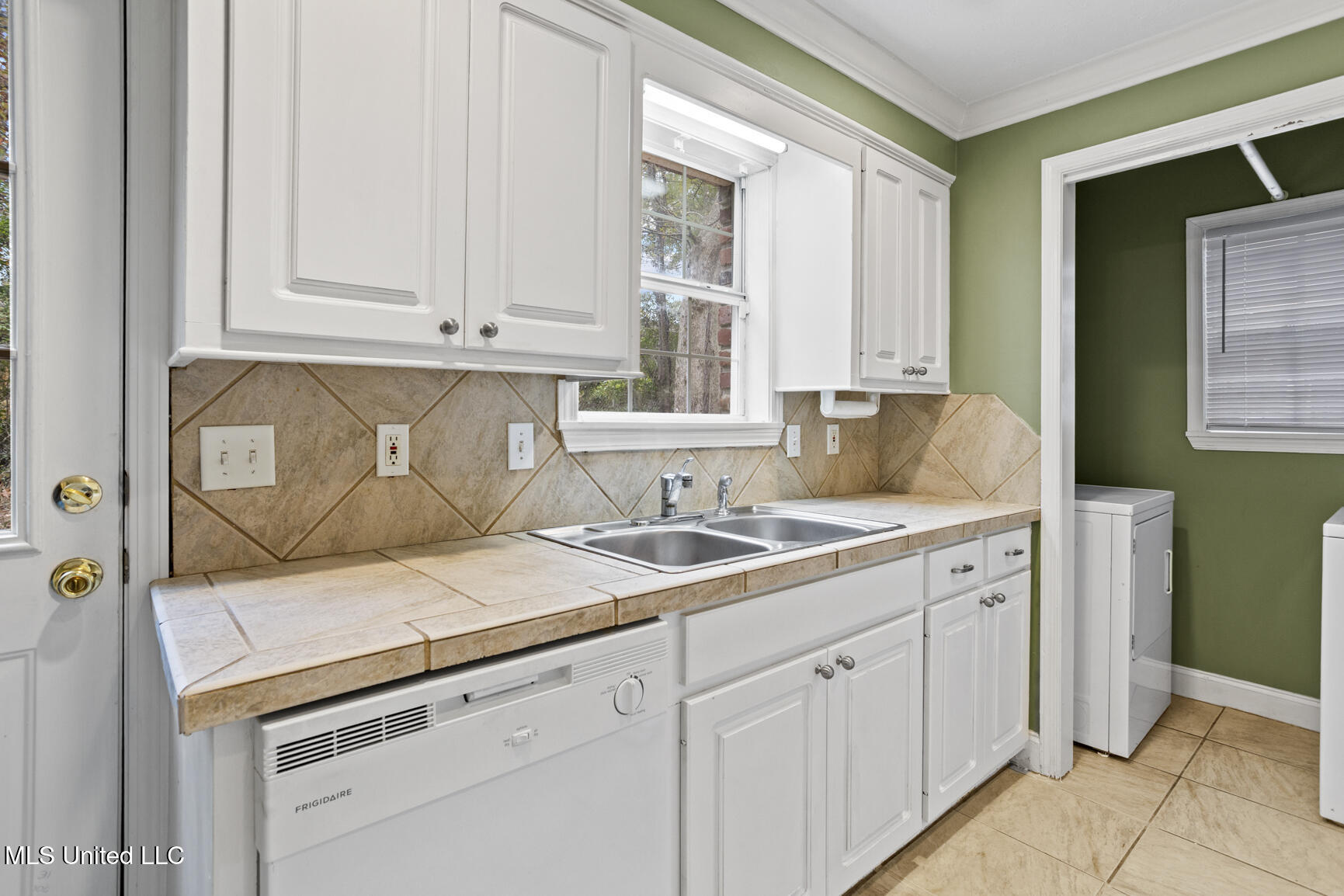 1811 Meadowbrook Road Jackson, MS 39211 - Photo 5 of 10 5