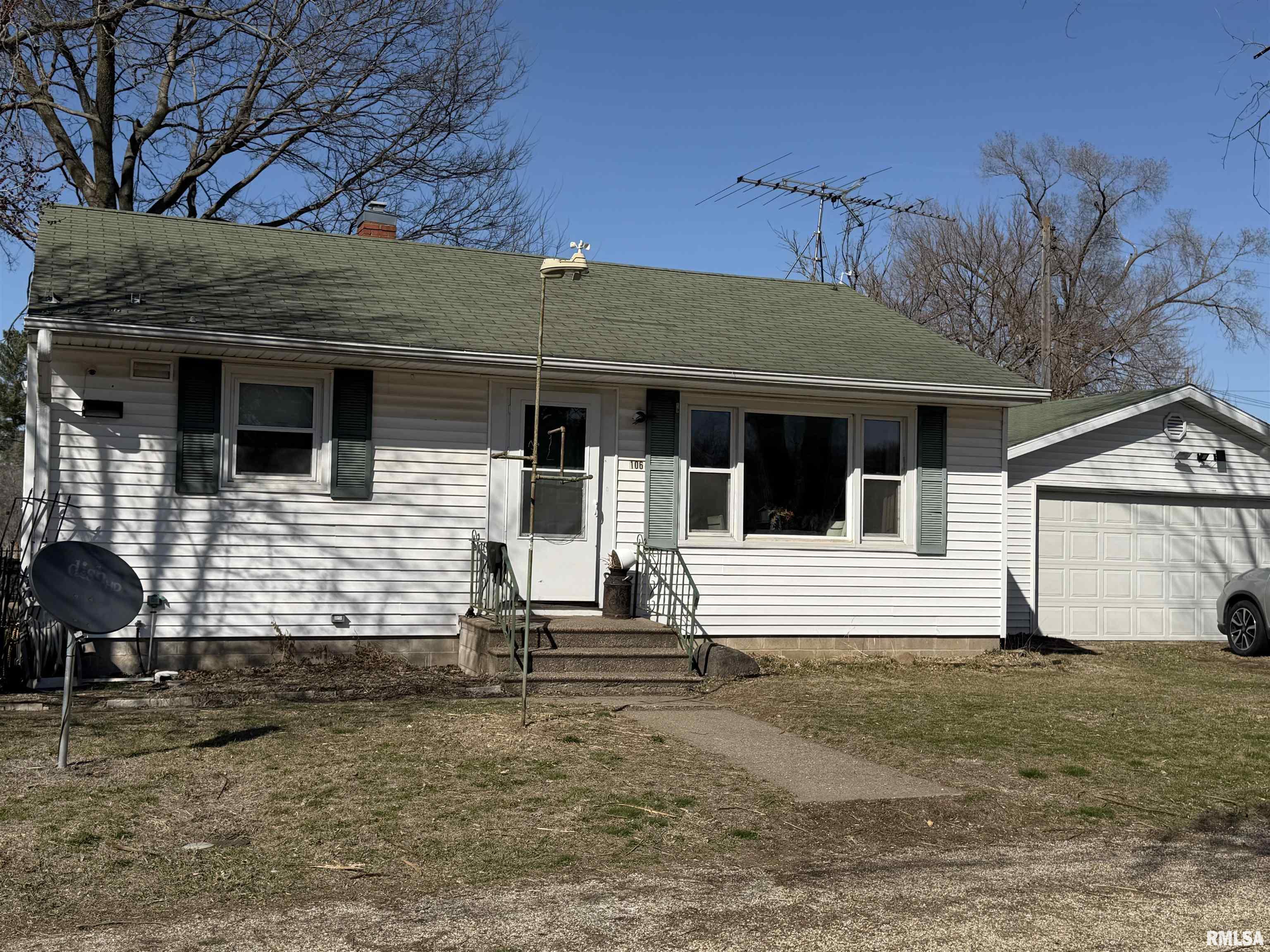 106 Sycamore Street Gladstone, IL 61437 - Photo 2 of 2