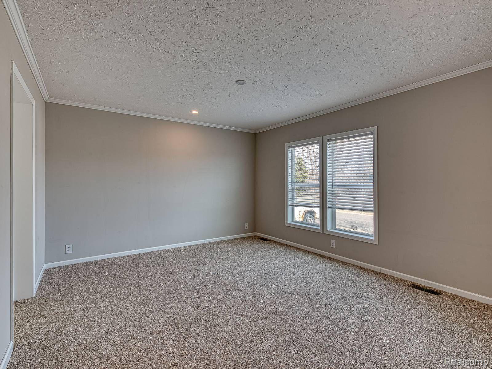 33151 Fort Road Rockwood, MI 48173 - Photo 11 of 24 Gallery Image 11