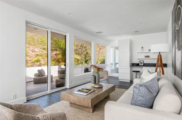 $4,695,000 | 547 Temple Hills Drive, Laguna Beach, CA 92651