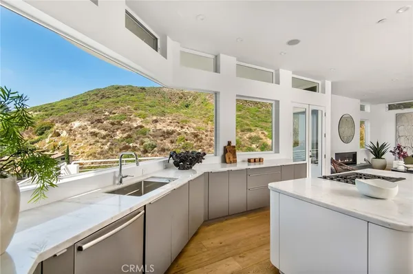 $4,695,000 | 547 Temple Hills Drive, Laguna Beach, CA 92651