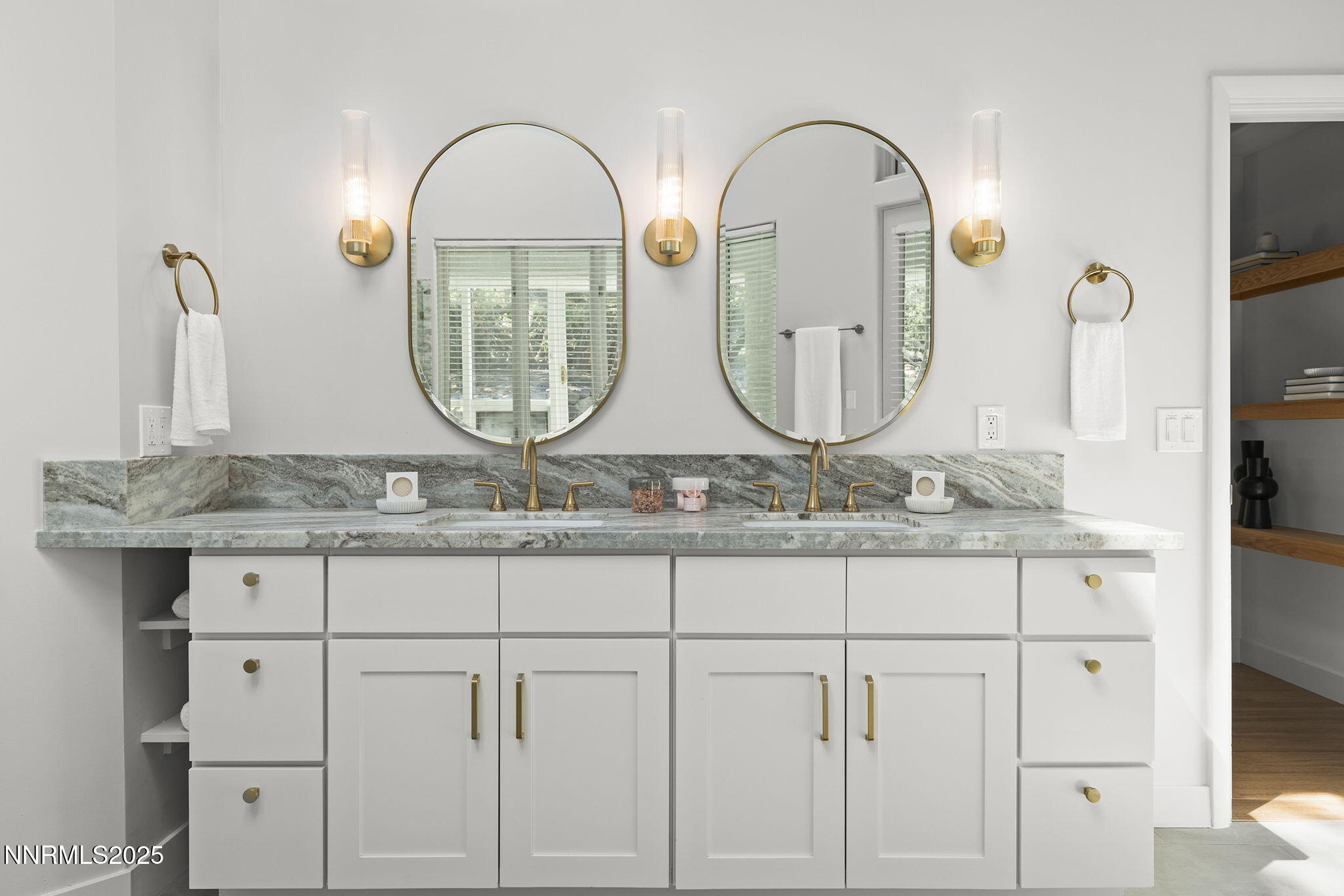 4292 Caughlin Parkway Reno, NV 89519 - Photo 19 of 37 a bathroom with sinks granite and a mirror