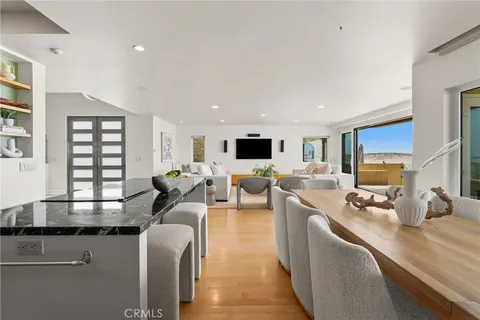 $13,500,000 | 1554 East Oceanfront, Newport Beach, CA 92661