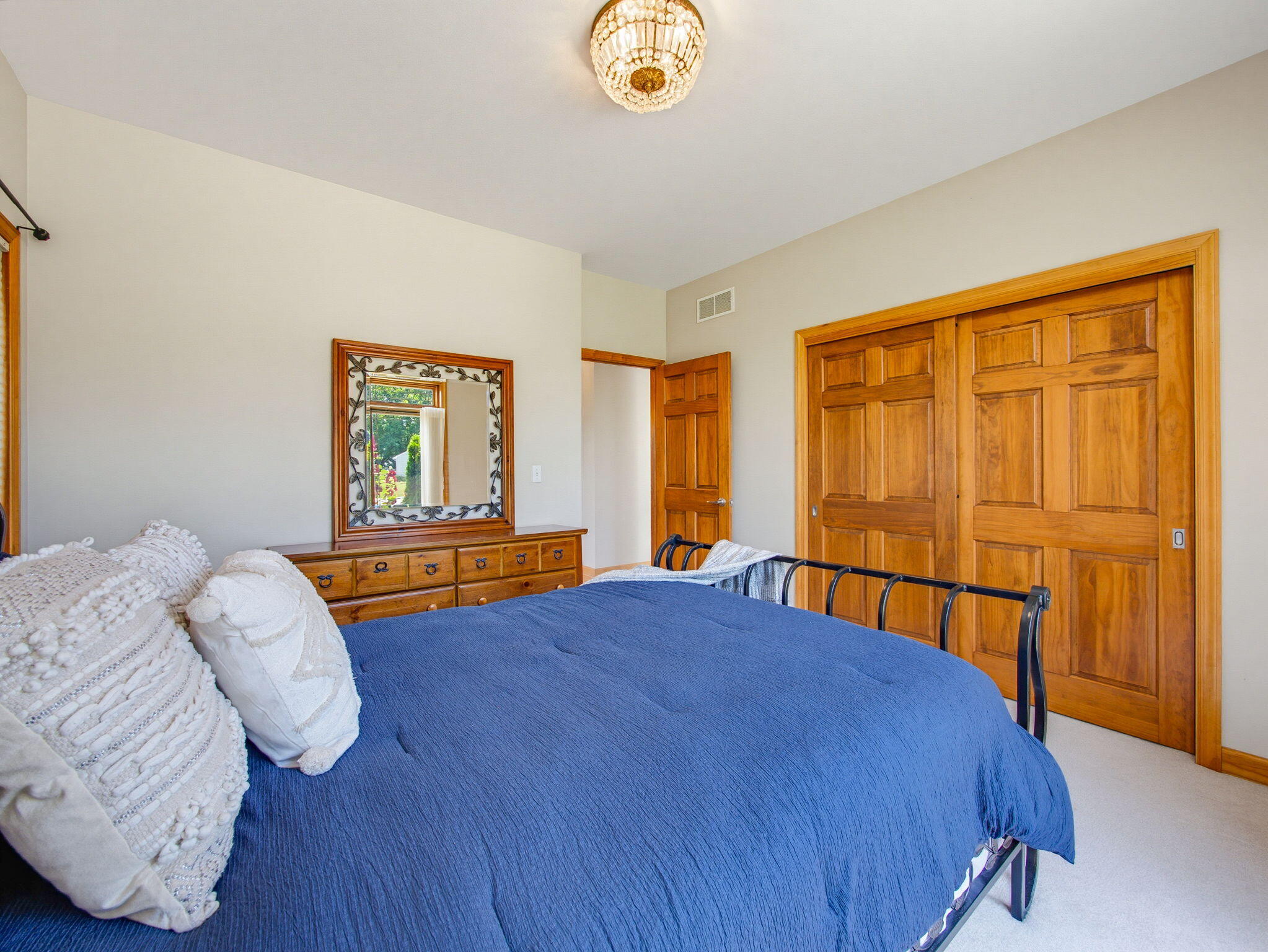 W225N3524 Wethersfield Road Pewaukee, WI 53072 - Photo 25 of 47 25-web-or-mls-w225n3524-wethersfield-rd