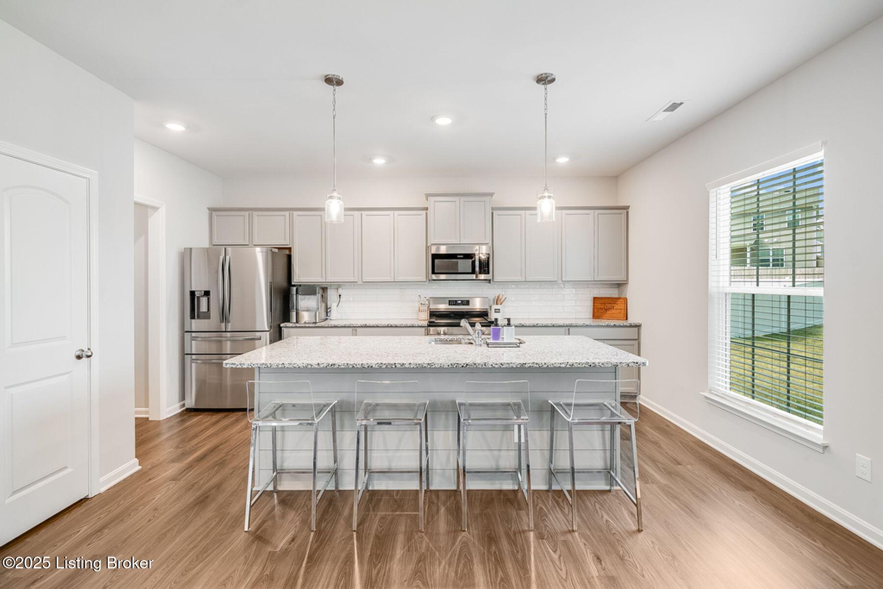 8436 Gateway Run Road Louisville, KY 40229 - Photo 16 of 61 photo_online_015