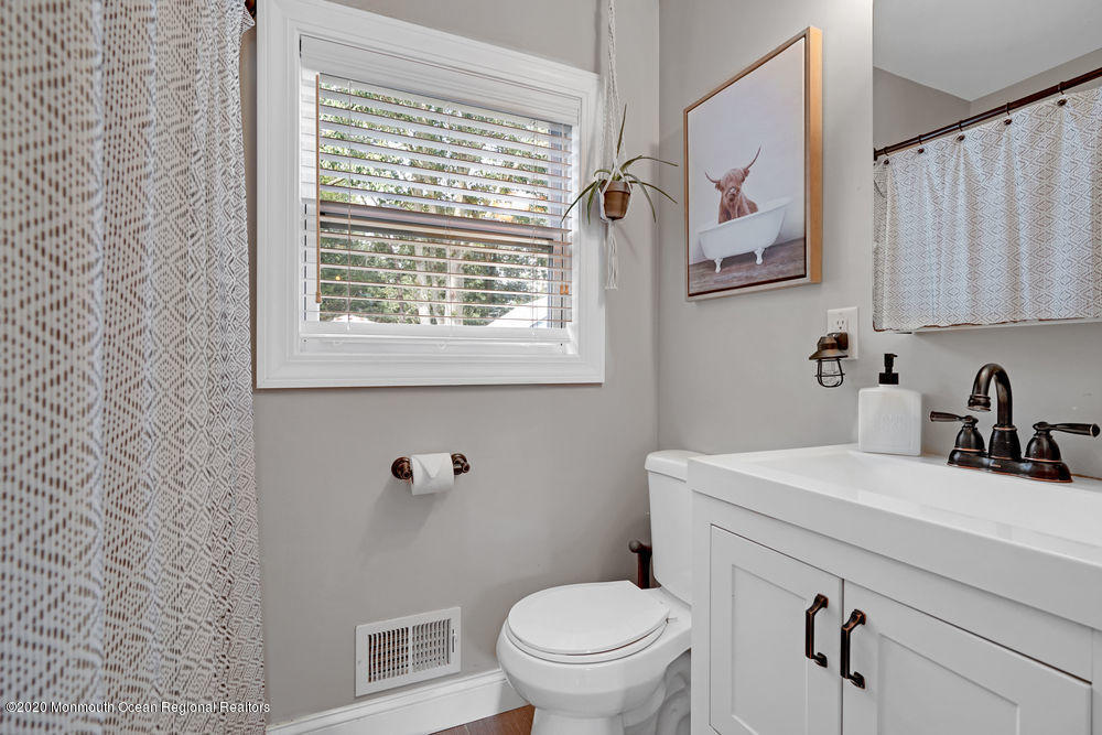 92 Stephan Road Brick, NJ 08724 - Photo 17 of 26 2nd Bathroom