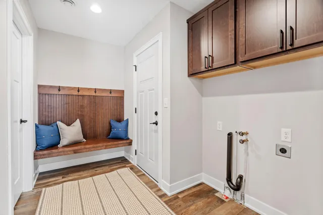 $389,900 | 2327 17th Avenue East, North St. Paul, MN 55109