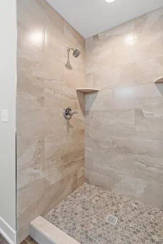 $389,900 | 2327 17th Avenue East, North St. Paul, MN 55109