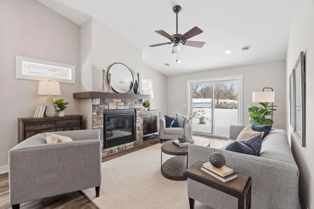 $389,900 | 2327 17th Avenue East, North St. Paul, MN 55109