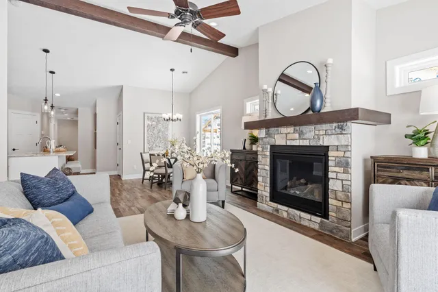 $389,900 | 2327 17th Avenue East, North St. Paul, MN 55109