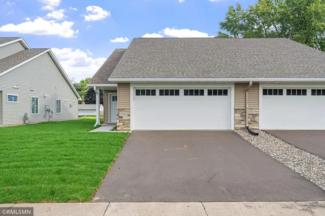 $389,900 | 2327 17th Avenue East, North St. Paul, MN 55109