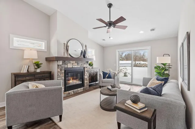 $389,900 | 2327 17th Avenue East, North St. Paul, MN 55109