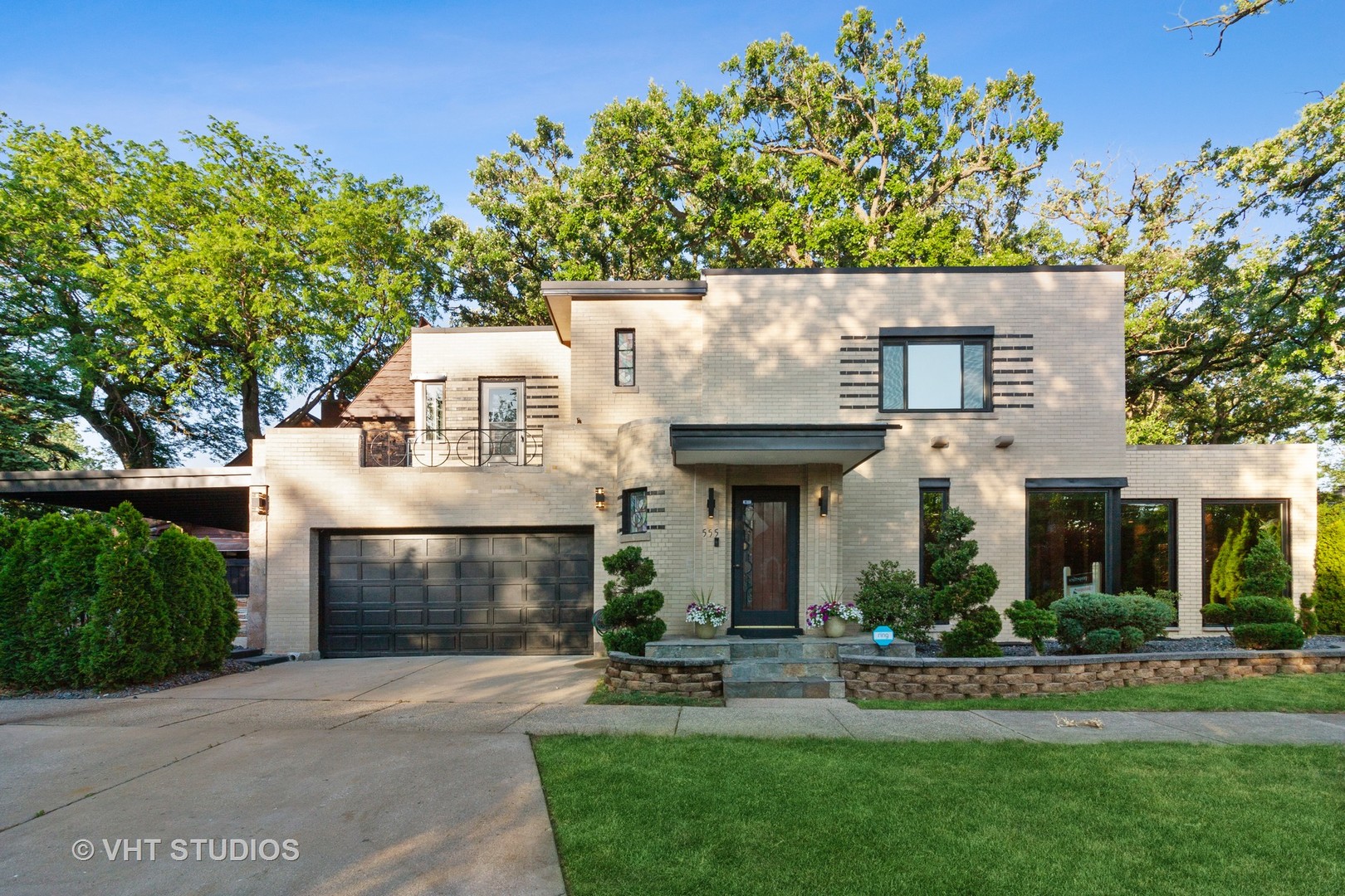 555 Byrd Road Riverside, IL 60546 - Photo 1 of 31