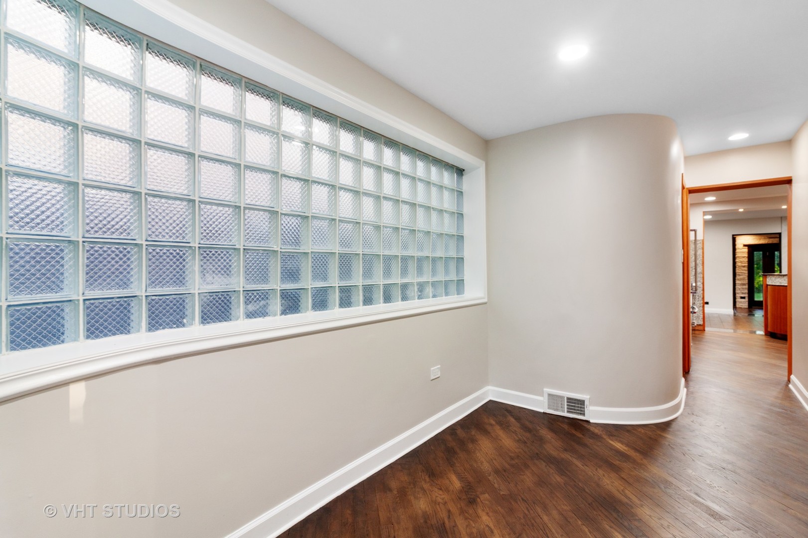 555 Byrd Road Riverside, IL 60546 - Photo 13 of 31