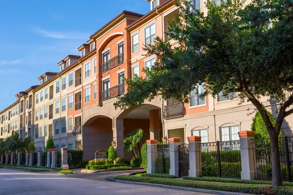 $2,077 | 320 Jackson Hill Street, Unit 303, Houston, TX 77007
