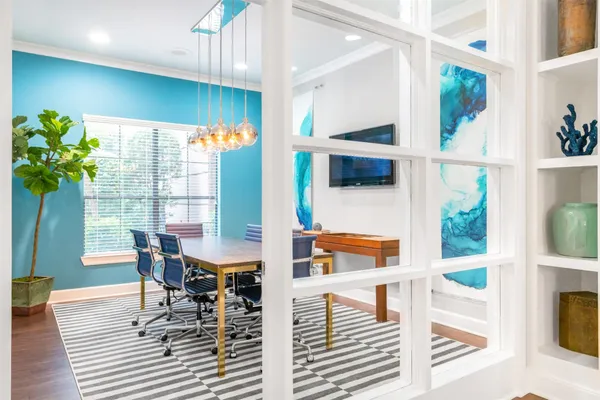 $2,077 | 320 Jackson Hill Street, Unit 303, Houston, TX 77007