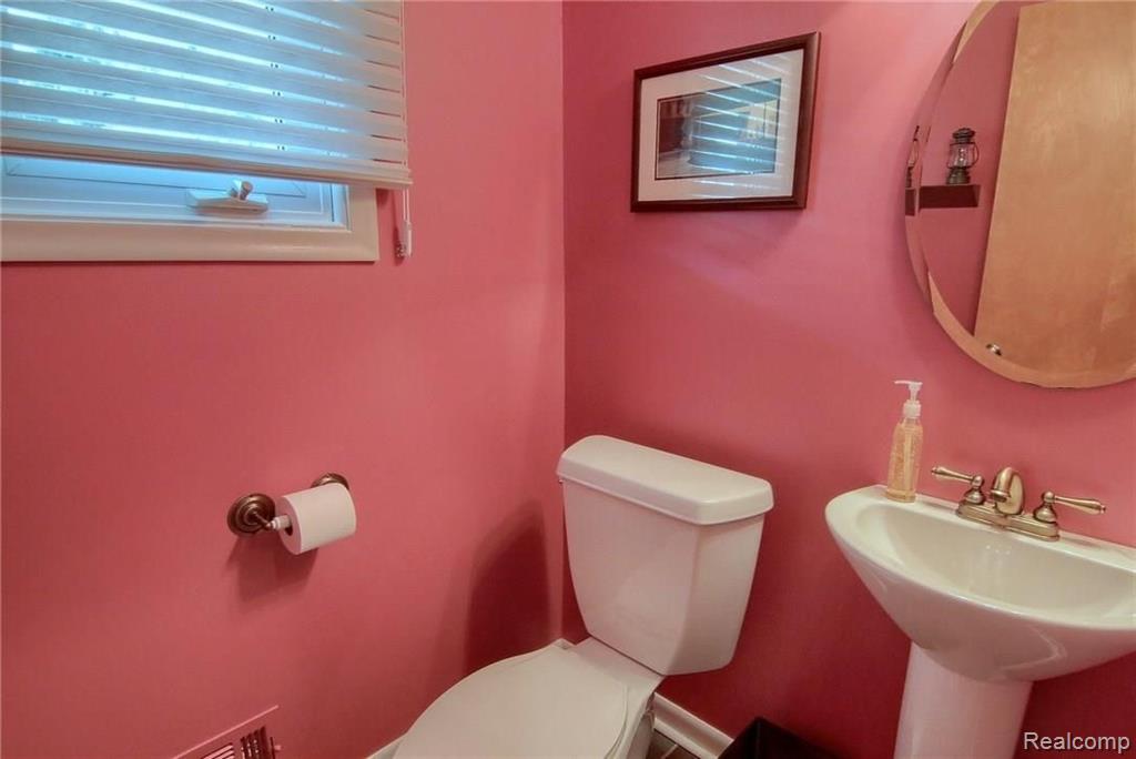 32326 Red Clover Road Farmington Hills, MI 48334 - Photo 16 of 30