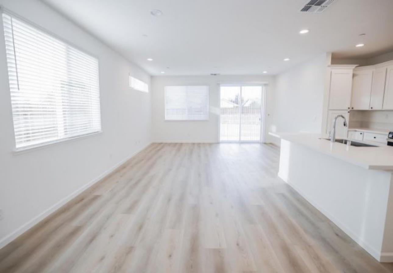 543 Fox Hunt Way Rio Linda, CA 95673 - Photo 3 of 7