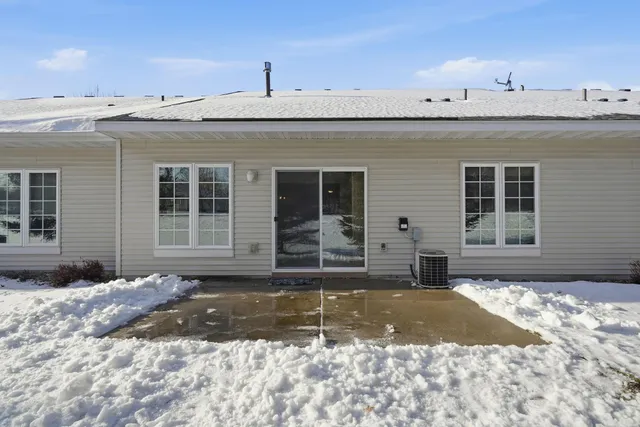 $299,900 | 20452 Cypress Drive, Farmington, MN 55024