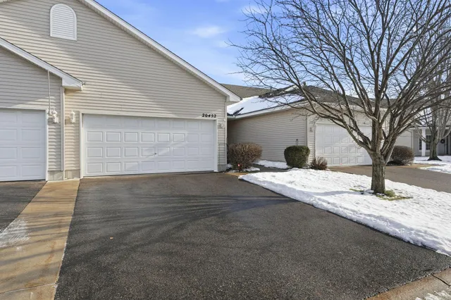 $299,900 | 20452 Cypress Drive, Farmington, MN 55024