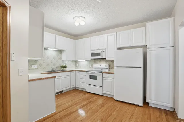 $299,900 | 20452 Cypress Drive, Farmington, MN 55024