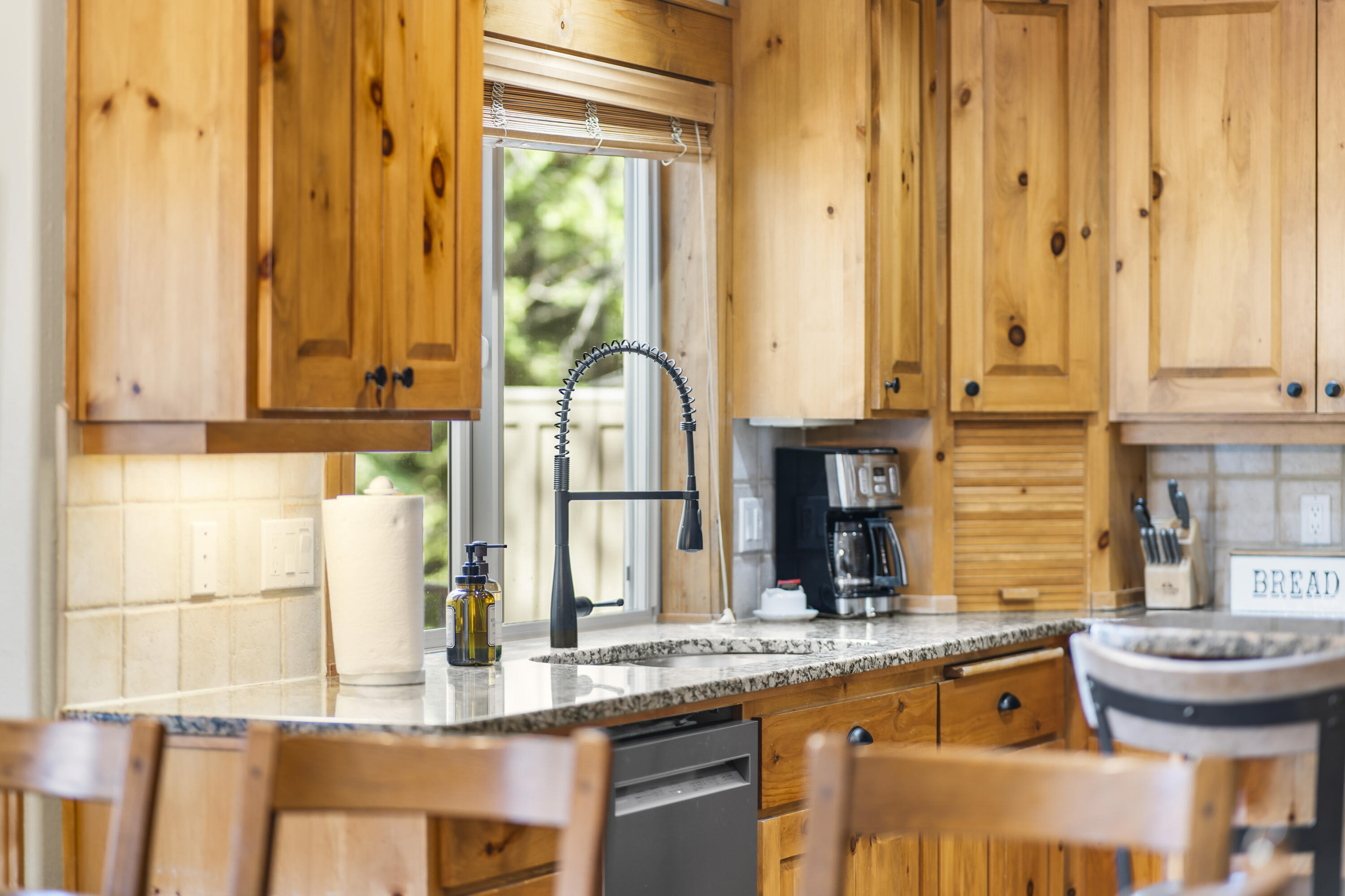 18189 Oregon Loop, Unit 5 Sunriver, OR 97707 - Photo 5 of 41 Kitchen