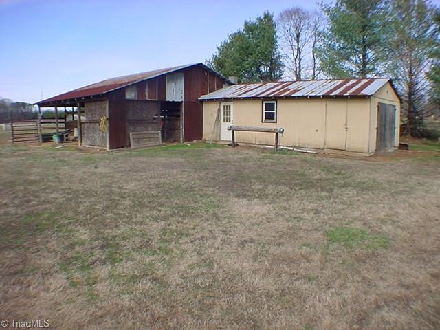 2975 Rome Anthony Road Yadkinville, NC 27055 - Photo 7 of 13 Gallery Image 7