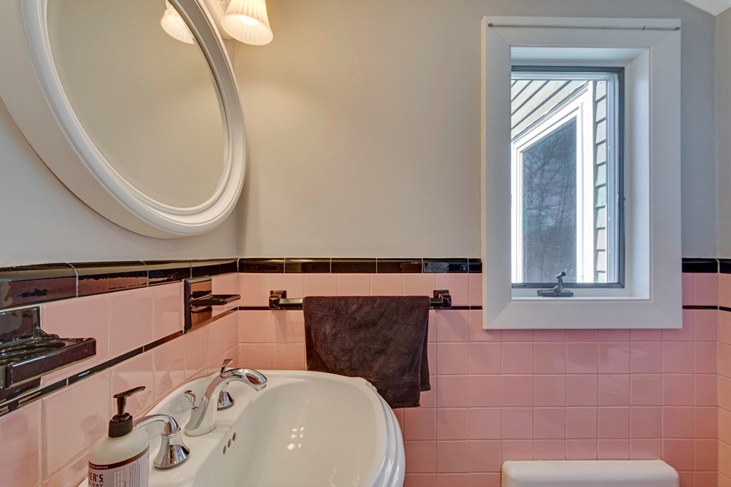 41 Sargent Road Winchester, MA 01890 - Photo 11 of 30