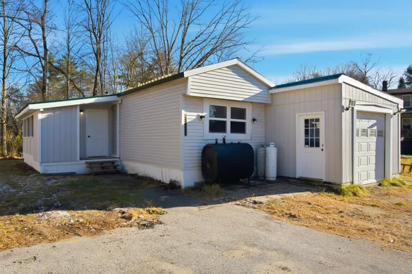 $159,900 | 174 South Stark Highway, Unit 1, Weare, NH 03281