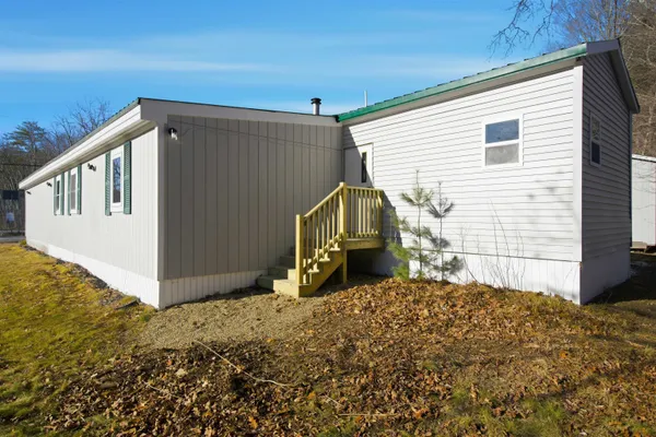 $159,900 | 174 South Stark Highway, Unit 1, Weare, NH 03281