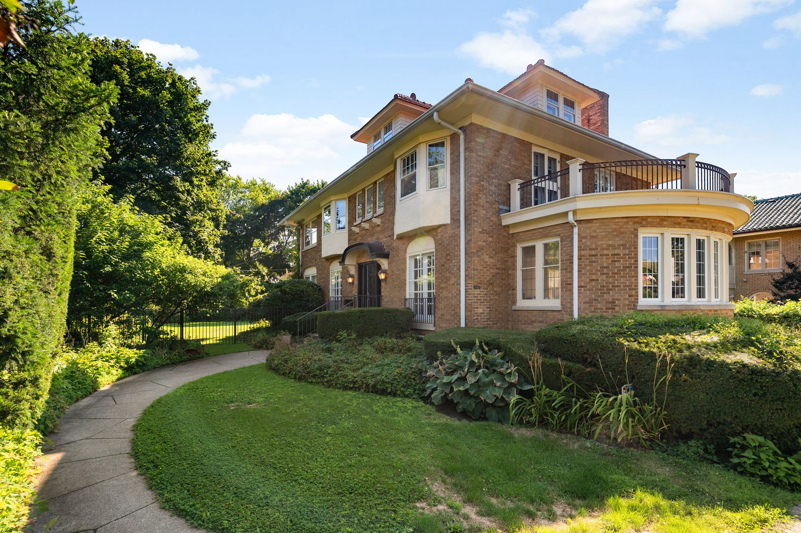 693 Sheridan Road Wilmette, IL 60091 - Photo 1 of 45 a front view of a house with a yard