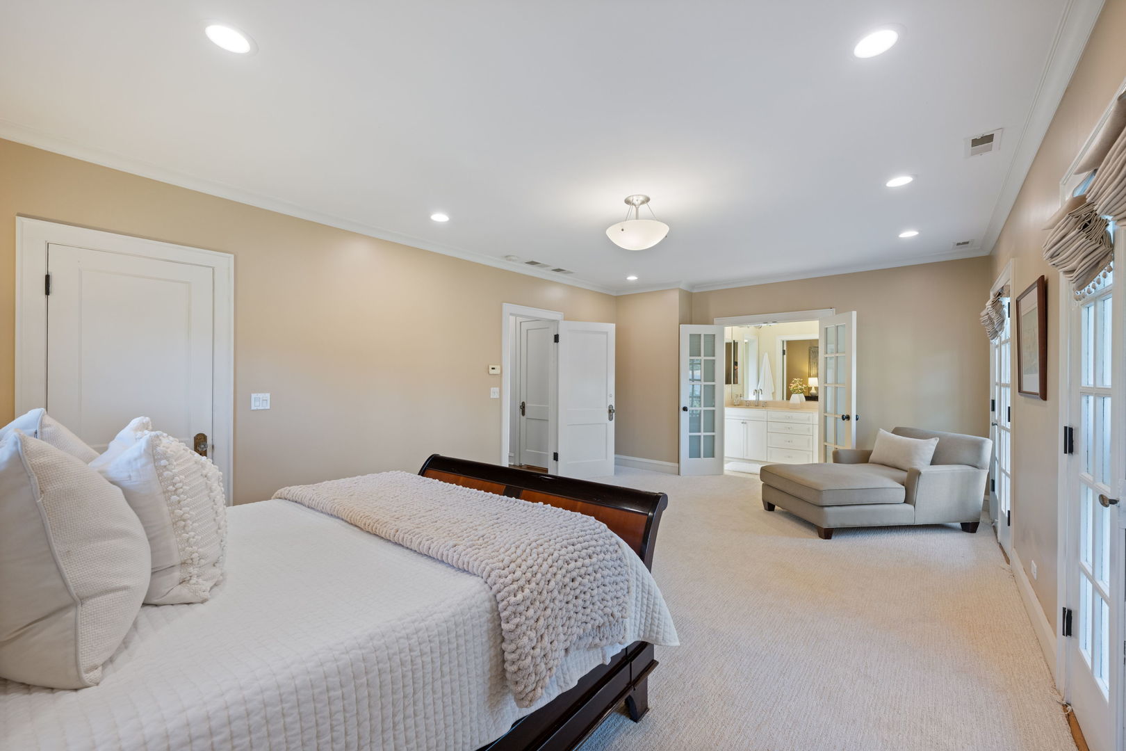 693 Sheridan Road Wilmette, IL 60091 - Photo 18 of 45 a bedroom with a bed and furniture