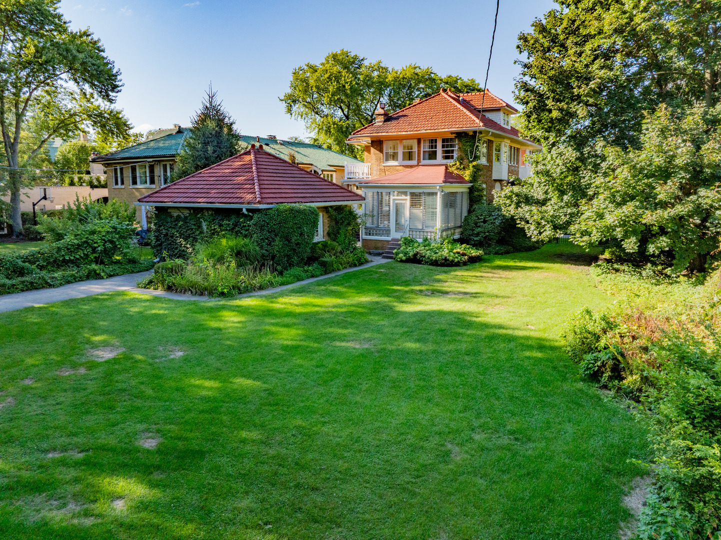 693 Sheridan Road Wilmette, IL 60091 - Photo 34 of 45 a front view of a house with a yard