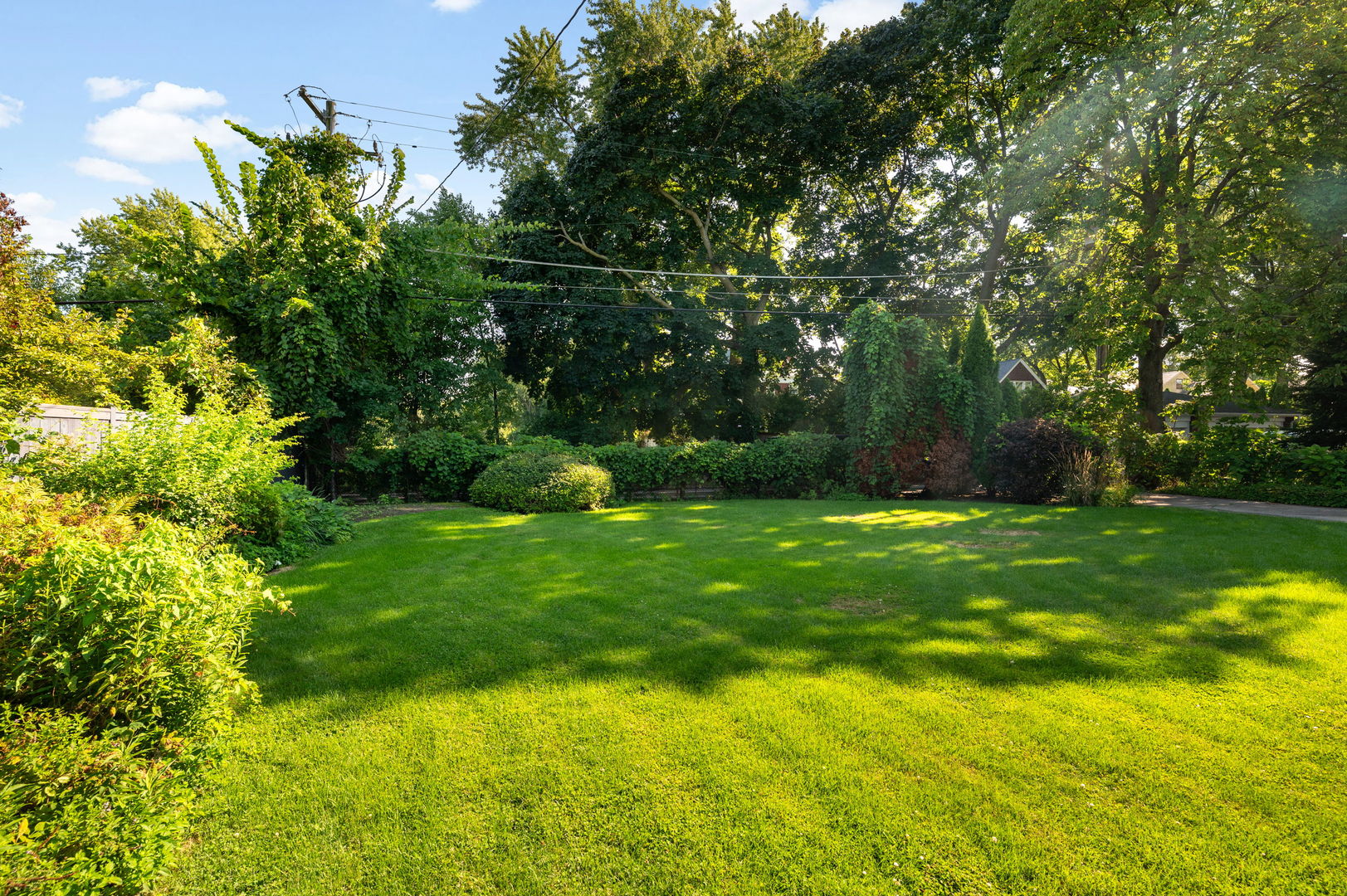693 Sheridan Road Wilmette, IL 60091 - Photo 36 of 45 a view of yard with green space
